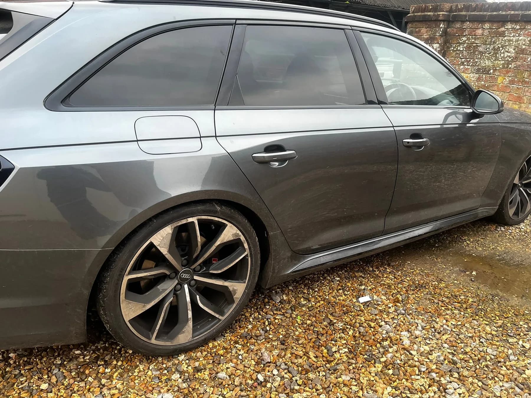 Vehicle photograph 4