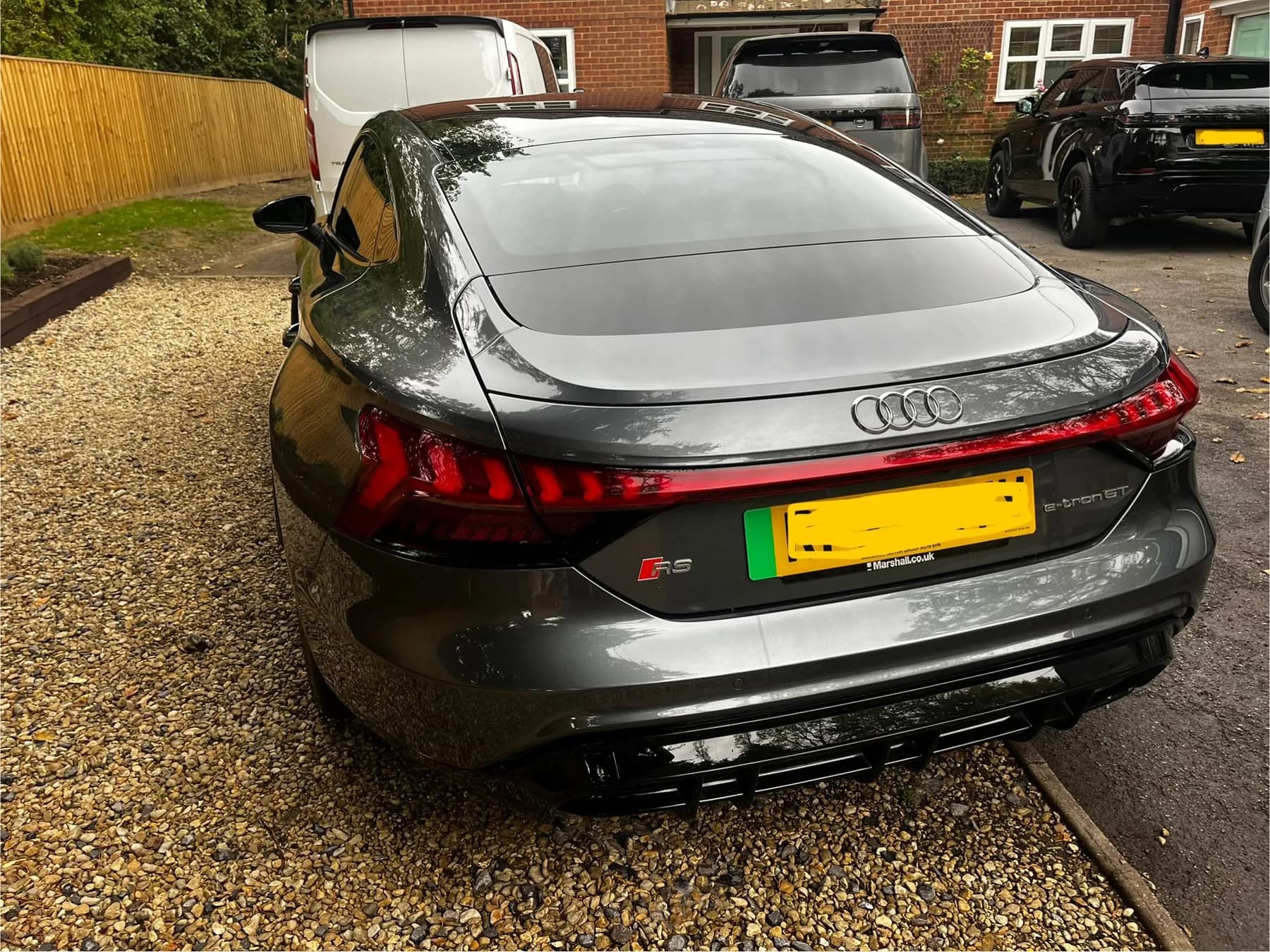 Vehicle photograph 12