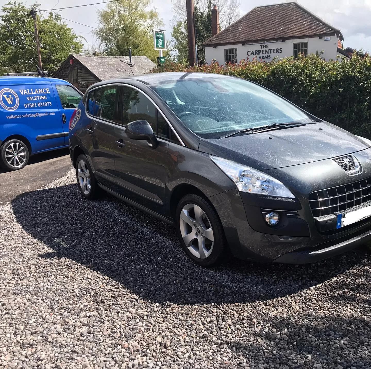 Vehicle photograph 15