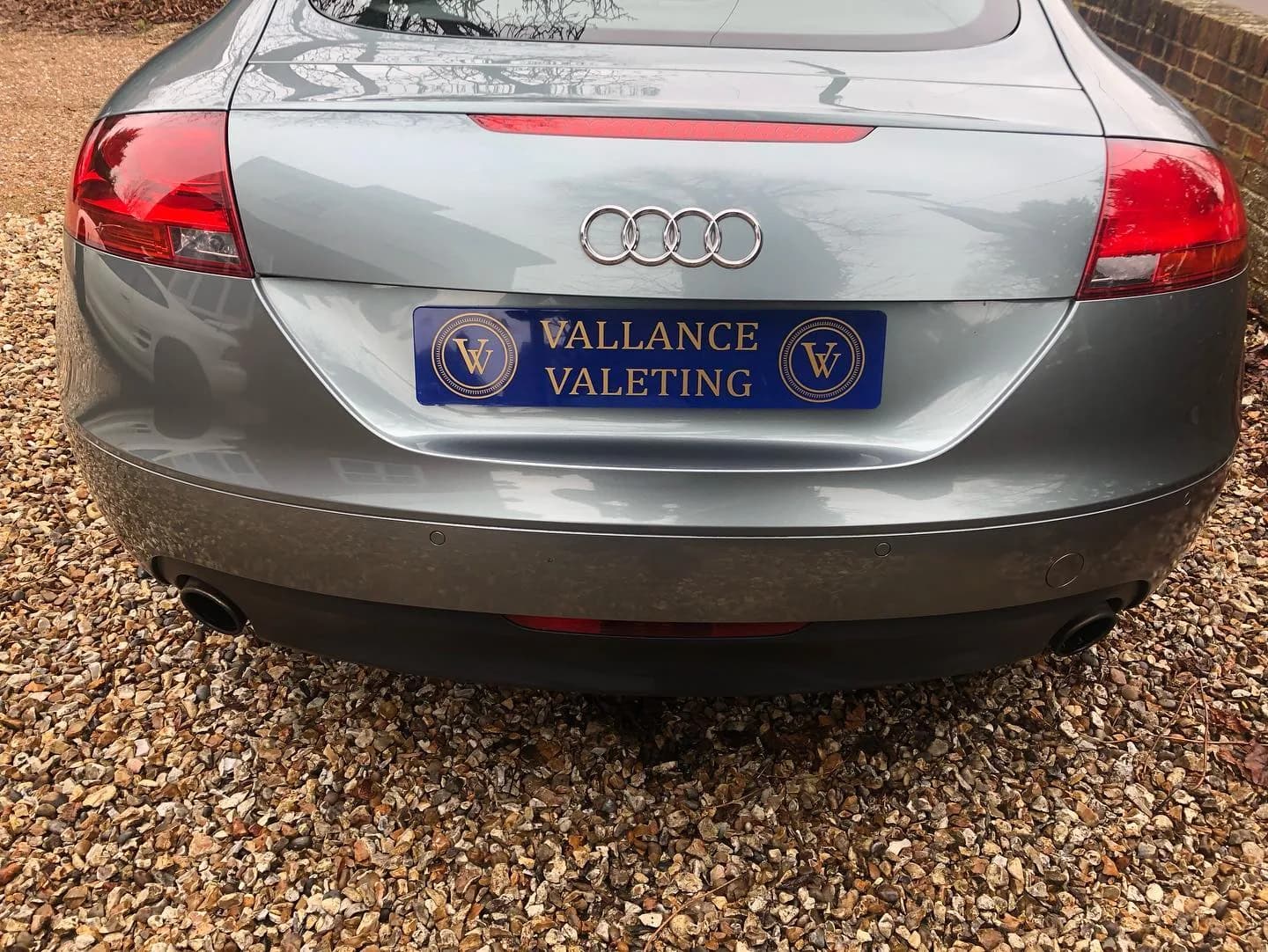 Vehicle photograph 16