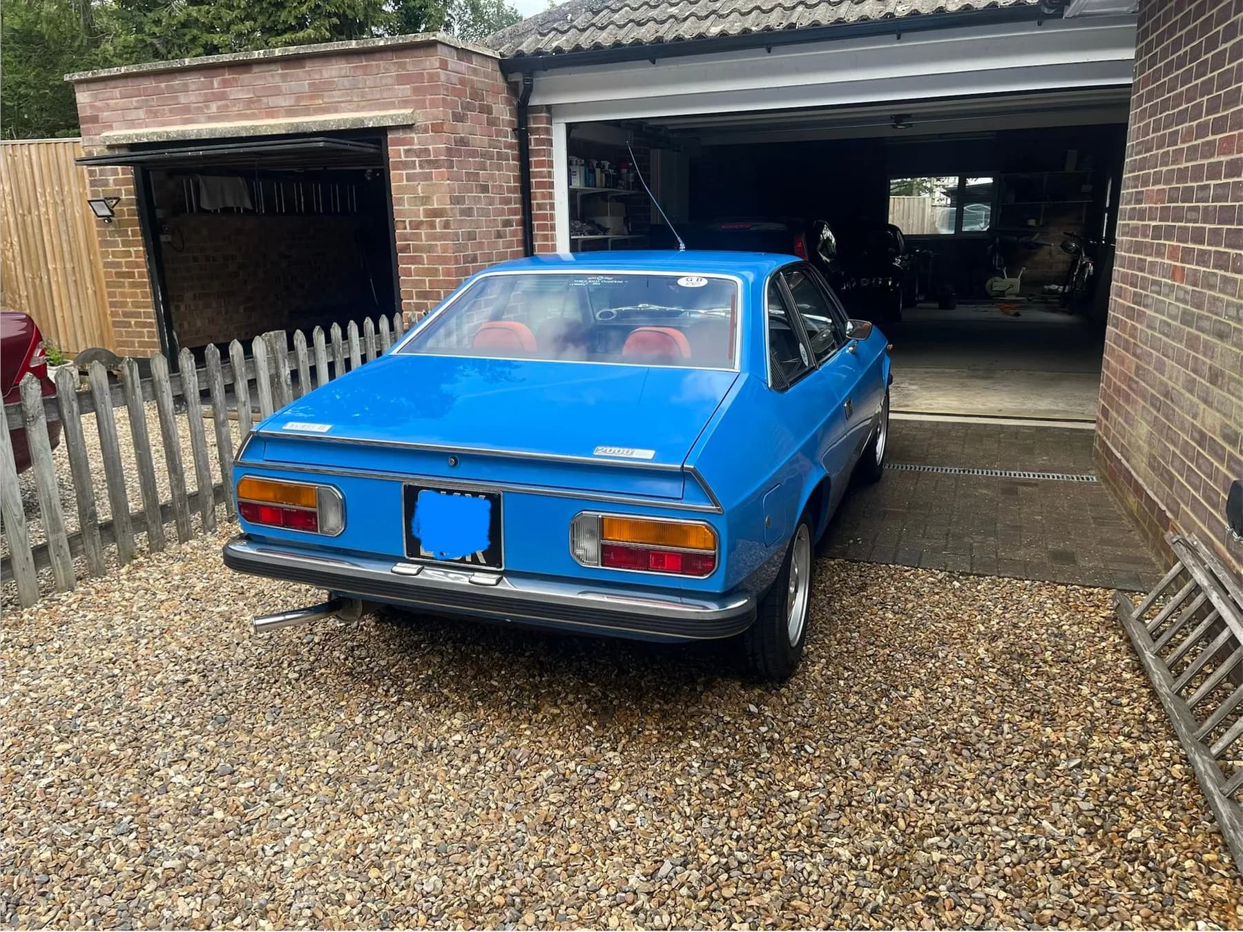 Vehicle photograph 17