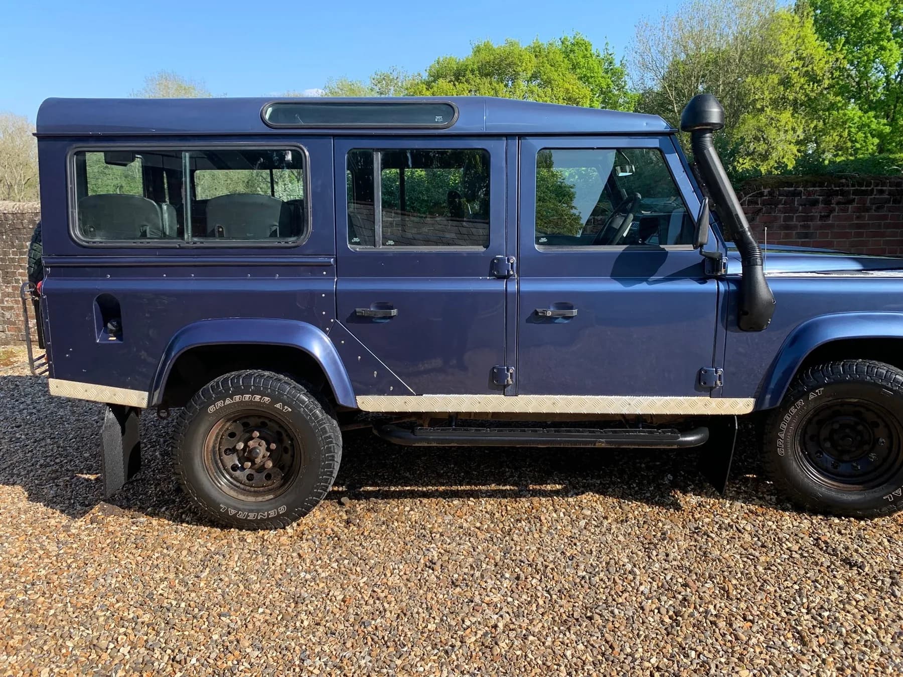 Vehicle photograph 21